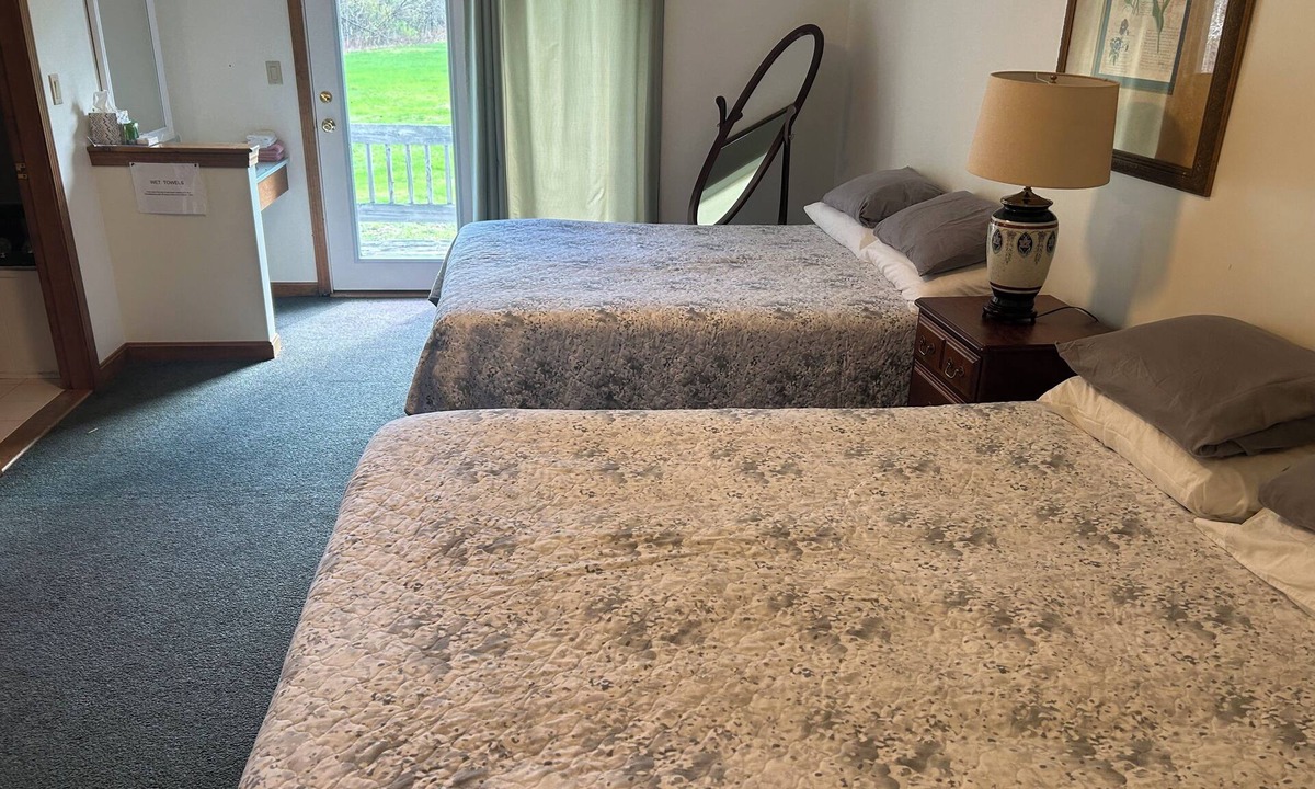 Somerset County Hotel | Hotel Room with 2 queen beds, sitting area, deck and large 2 person Jacuzzi tub