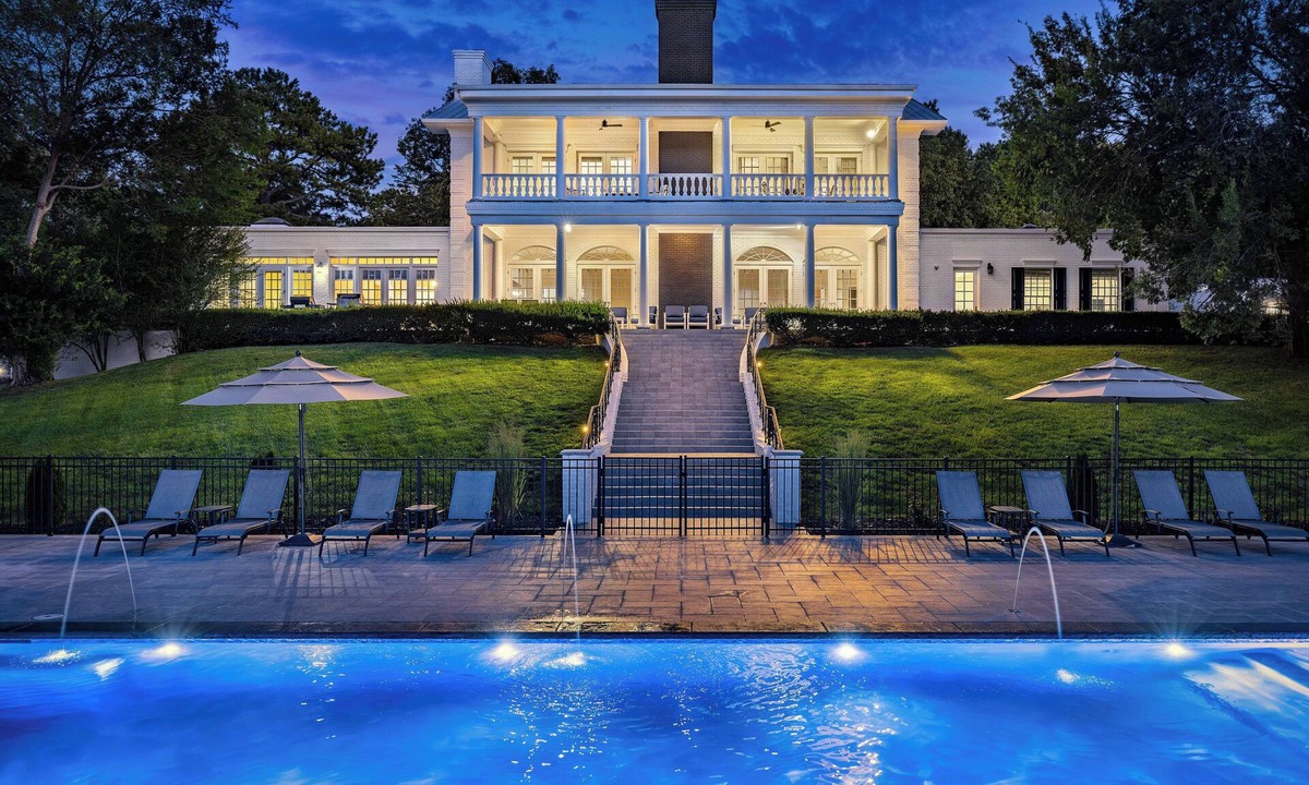 Branson House | Huge Private Lakefront Mansion | 3 Homes | Sleeps 44 | Pool, Hot Tub, Pickleball & Dock