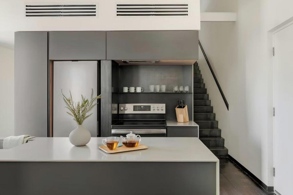 Evans Churchill Apartment | Ida Phoenix