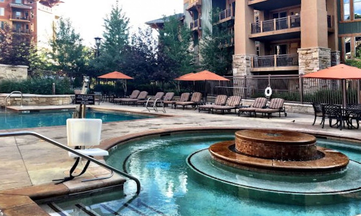 Park City House | Ideally located ski-in/out suite with pool & hot tub access