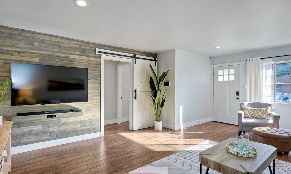 Loma Alta House | Immaculate 3 BDR in Oceanside – Private Pool & Spa, 2 Miles from the Beach!