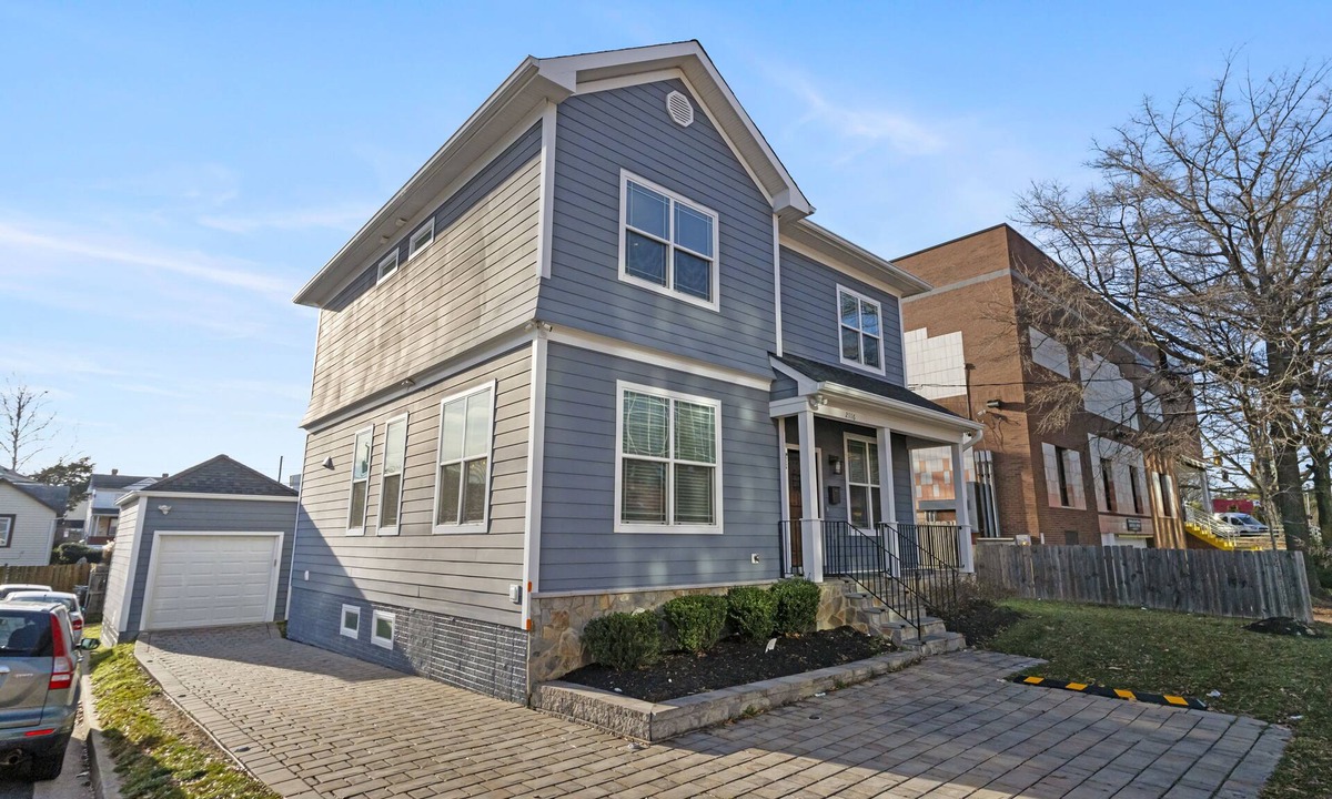 High View Park House | Immaculate 6 Bed Home & 6 mi to DC & 7 miles to Raegan Airport