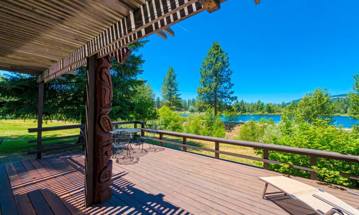 Graeagle Apartment | Impressive Mill Pond Views, Tasteful Upgrades, Redwood Deck