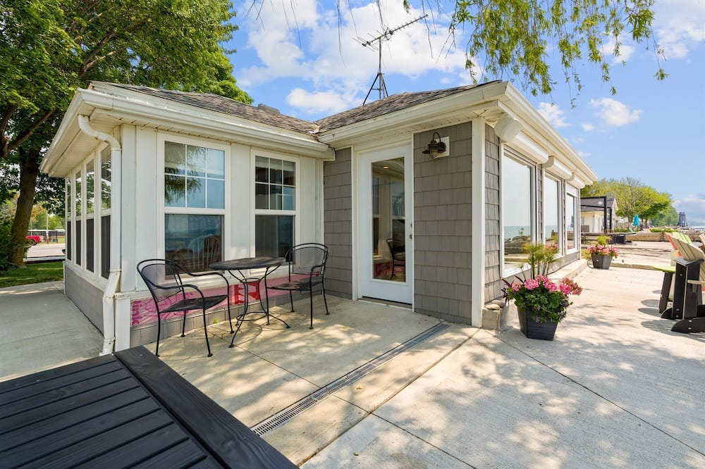 Leamington Cottage | Impressive Waterfront Cottage with Fantastic Views in Leamington, Ontario