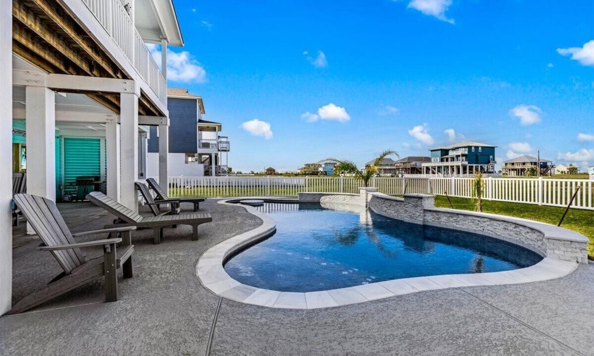 Indian Beach House | Insta-Ahhh * Private Pool Pet Friendly Oasis * Steps to Beach