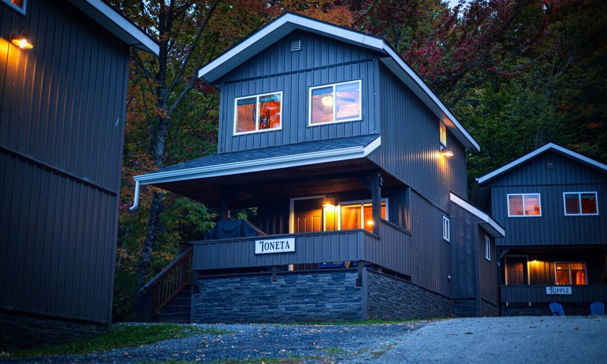 Northeast Somerset Cabin | Ioneta - Cabin 2 · Lawrence`s Lakeside Cabins | `Ioneta` Waterfront Retreat + Private Sauna