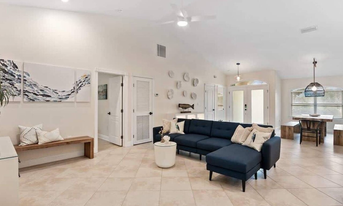 Del Real Townhouse Condo | Island Surf Beach House: 4B/2.5B House Close To Beach and Downtown Cocoa Beach