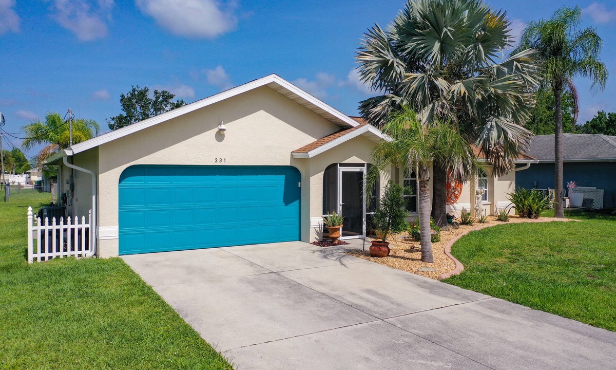 Port Charlotte House | It's always a beautiful day in SW Florida! Sizzling hot summer prices!