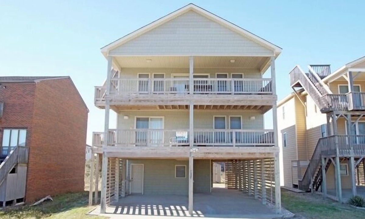 Kill Devil Hills House | KD904- Semi-OF favorite with elevator, 4 master suites and gourmet kitchen!