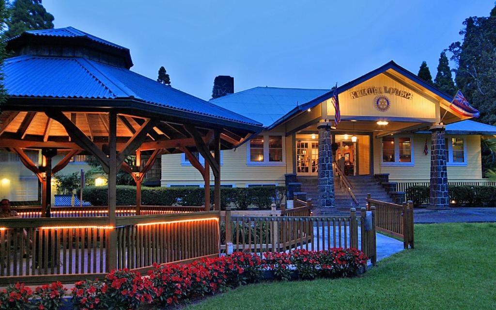 Volcano Hotel | Kilauea Lodge and Restaurant