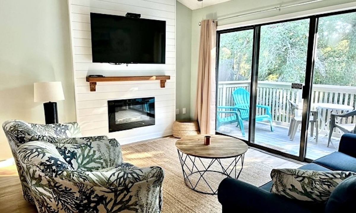 Arcadian Shores Villa | Kingston WHP 2D 2nd level Villa w/pool/beach