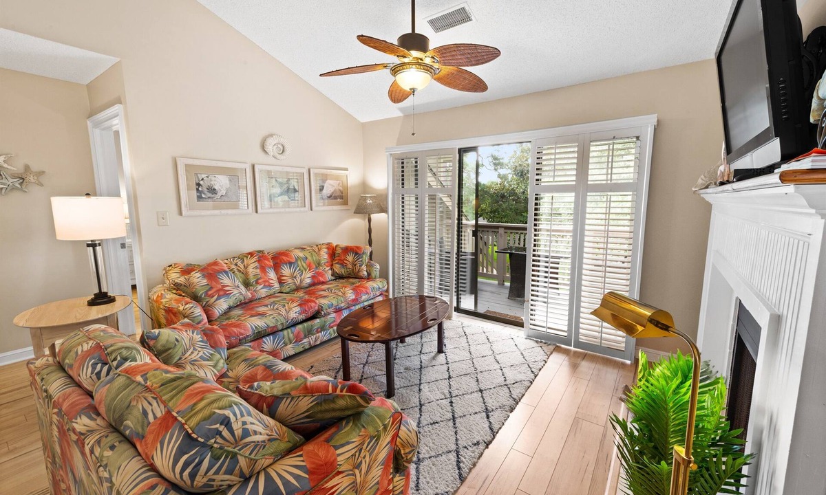 Arcadian Shores Villa | Kingston WHP 9i 2nd level Villa w/pool/beach