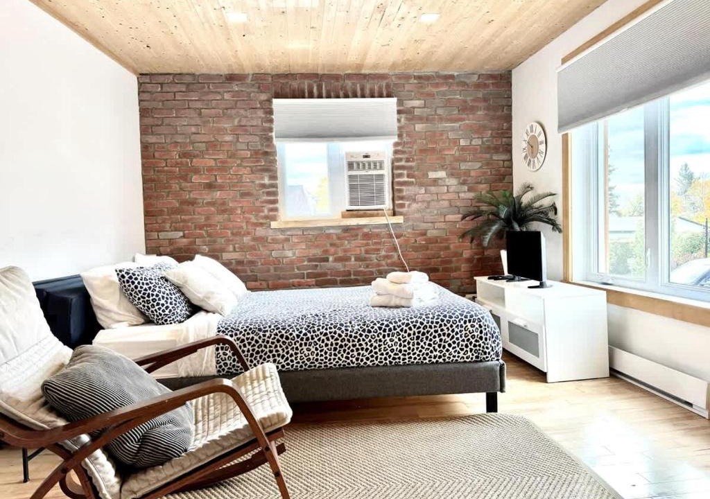 Boischatel Apartment | L'Escapade Champlain - 2 Min Falls - Free Parking