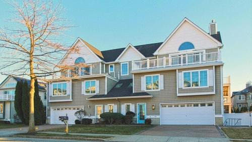 Cape May House | La Dolce Villa - 5 Bedroom Home With Heated Pool!