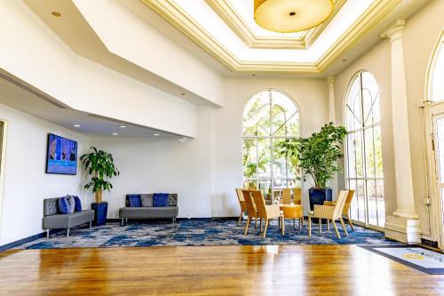 North Trail Hotel | La Quinta by Wyndham Sarasota Downtown