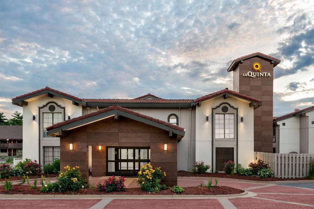 Reynoldsburg Hotel | La Quinta Inn by Wyndham Columbus I-70E Reynoldsburg