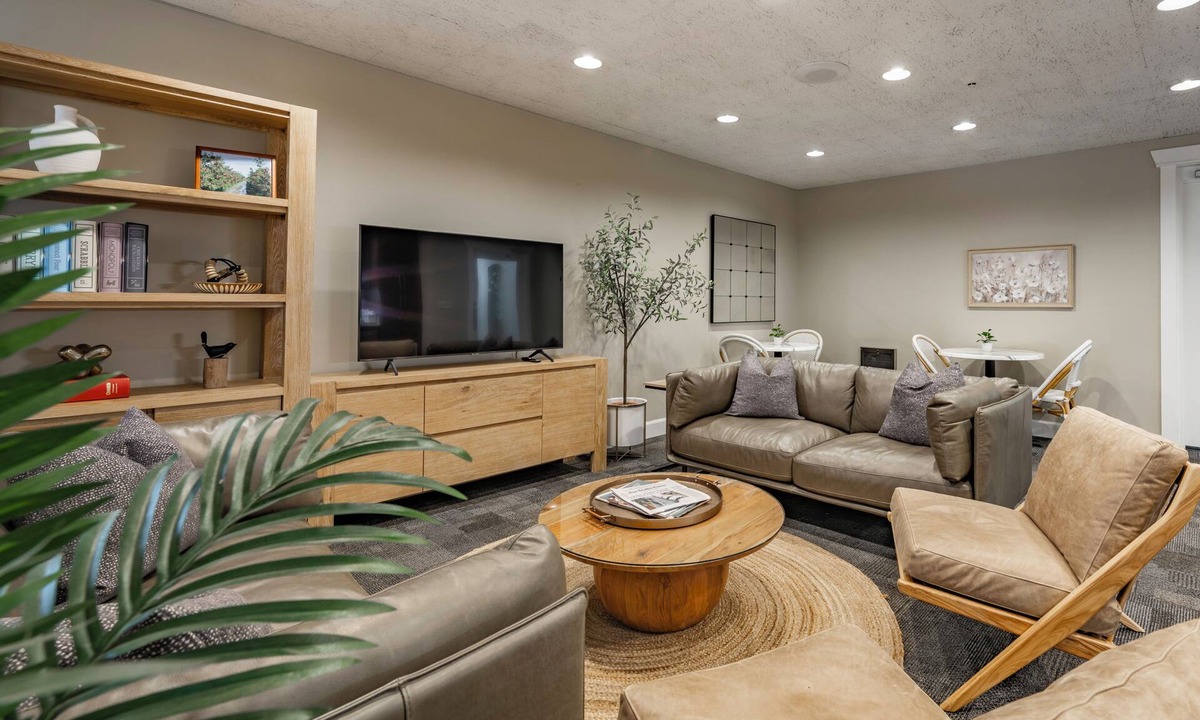 Northwest Bellevue Hotel | La Residence Suite Hotel