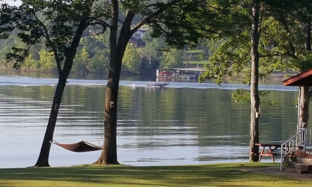 Ridgedale Cottage | Lake "Beach" Cottage w/Boat Slip & Rentals, Dock & Hot Tub!