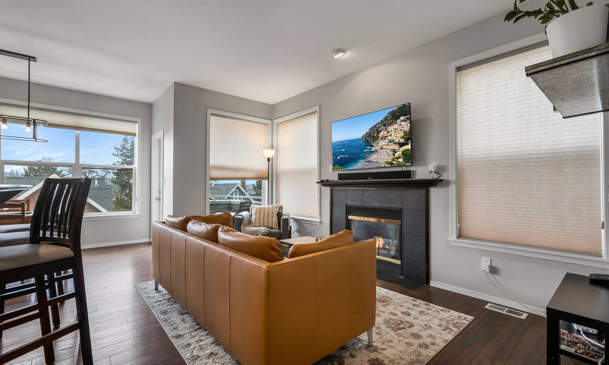Eastlake House | Lake Union Family Friendly Home