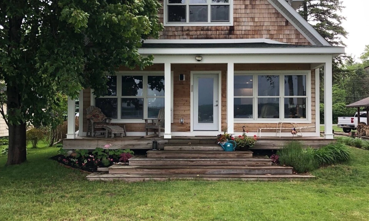 Boyne City Cottage | Lakefront 2-bedroom cottage in Boyne City with WiFi