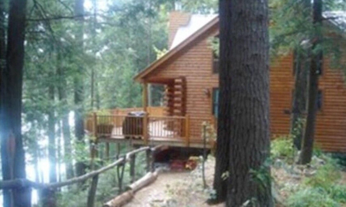 Chestertown Cabin | Lakefront 5-bedroom+loft cabin w/WiFi, AC near Chestertown in Adirondack Park.
