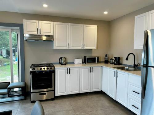 Carling House | Lakefront Studio Cottage #8