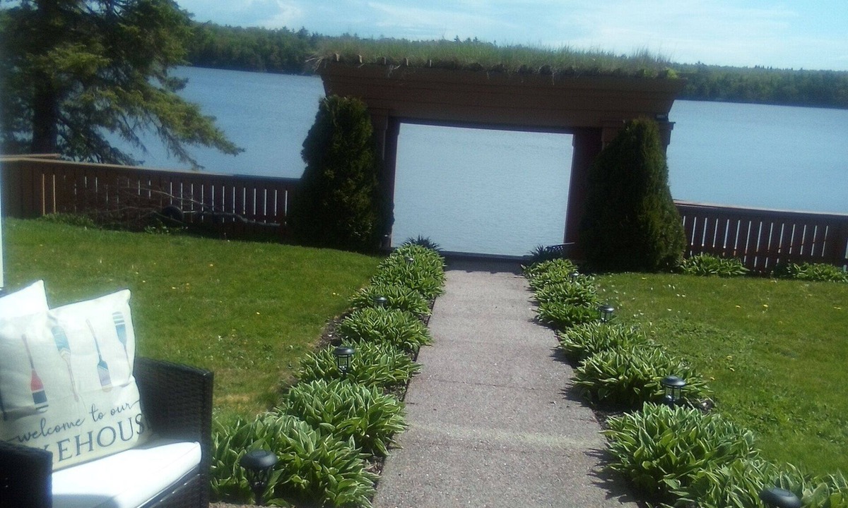 Cole Harbour Apartment | Lakefront suite