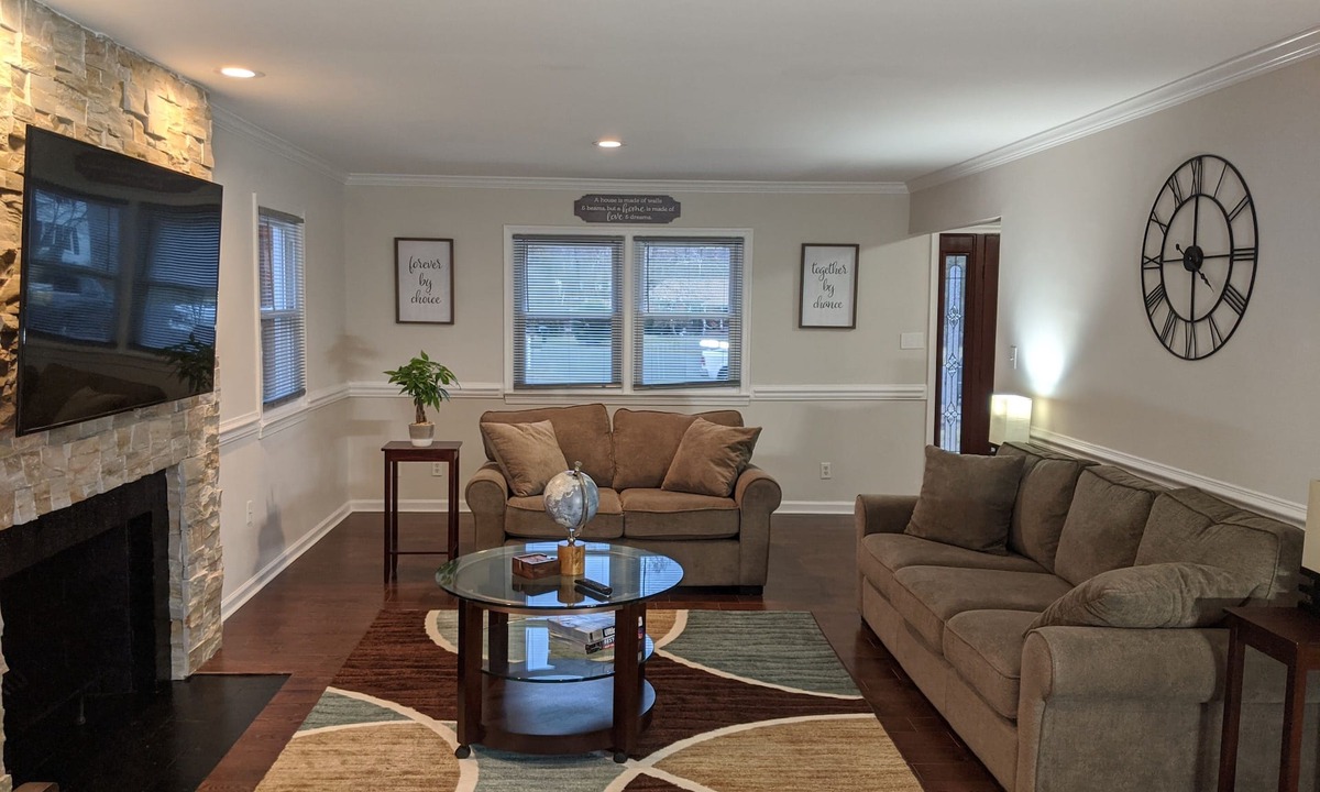 Stafford House | Lakeview Five Bedrooms Cape Cod Near Quantico and Historic Fredericksburg