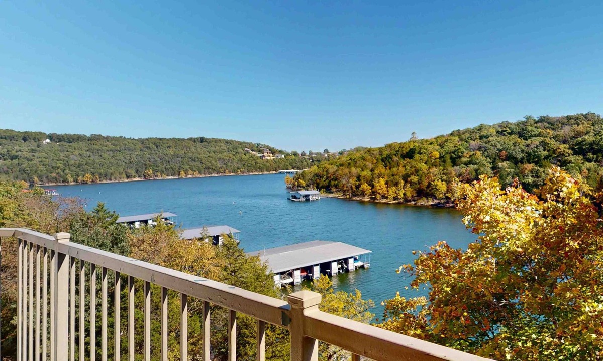 Kimberling City Condo | Lakeviews-inviting 3 bedroom condo-community pool