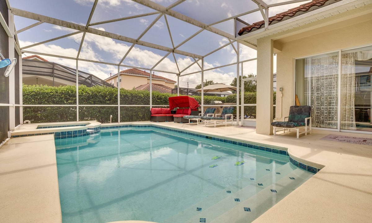 Tuscan Hills Villa | Lanai & Pool: Spacious Villa Near Disney!