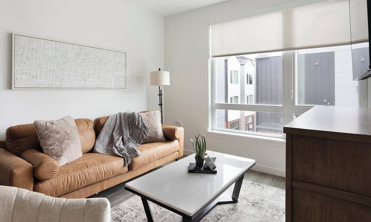 Crown Hill Apartment | Landing | Amazing 1BD, Gym