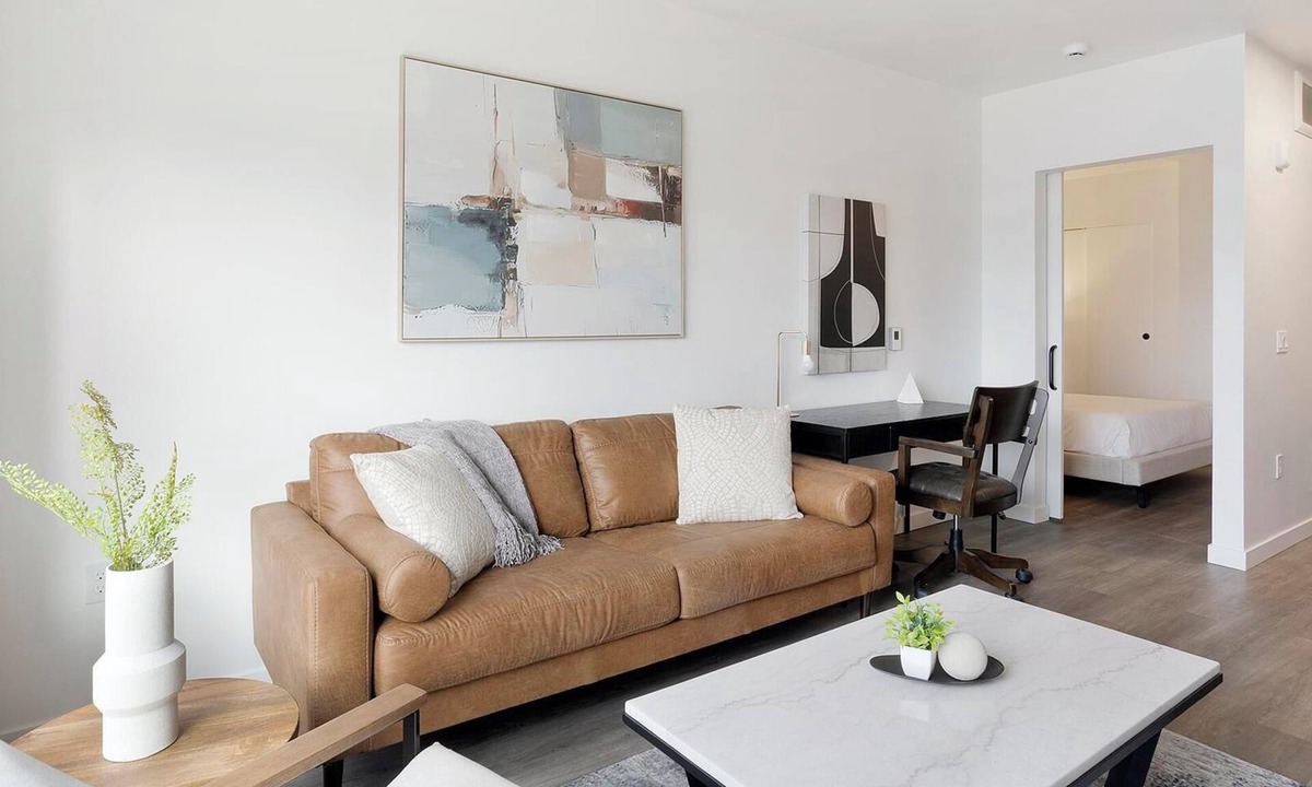 Crown Hill Apartment | Landing | Amazing 1BD, Gym