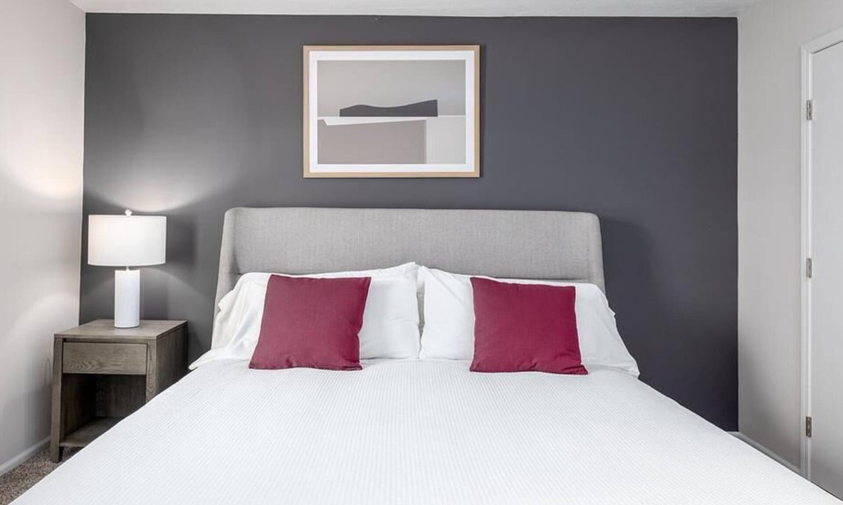 Lewis Center Apartment | Landing at Oak Creek at Polaris - 1 Bedroom in Downtown Columbus