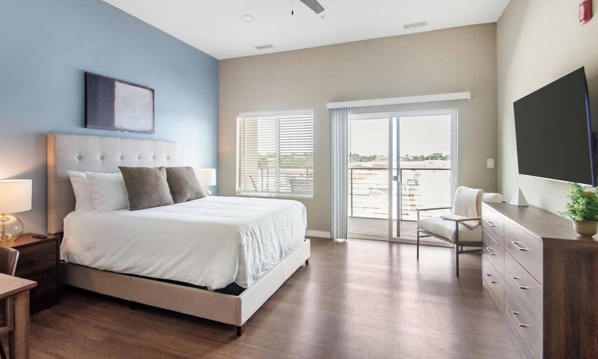 Springfield Apartment | Landing | Chic Studio, Pool, Rooftop Lounge