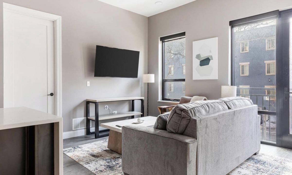 Downtown Columbus Apartment | Landing | Stylish 1BD, Gym, Clubhouse