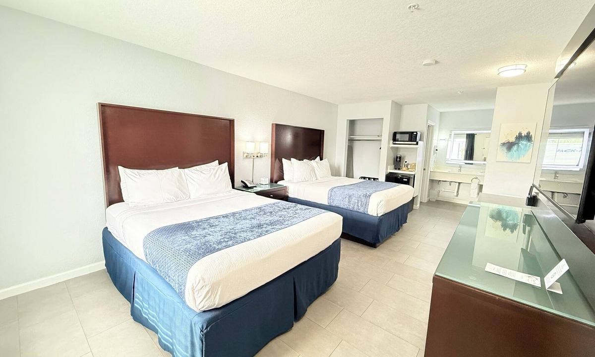 Whitfield Hotel | Lantern Inn & Suites