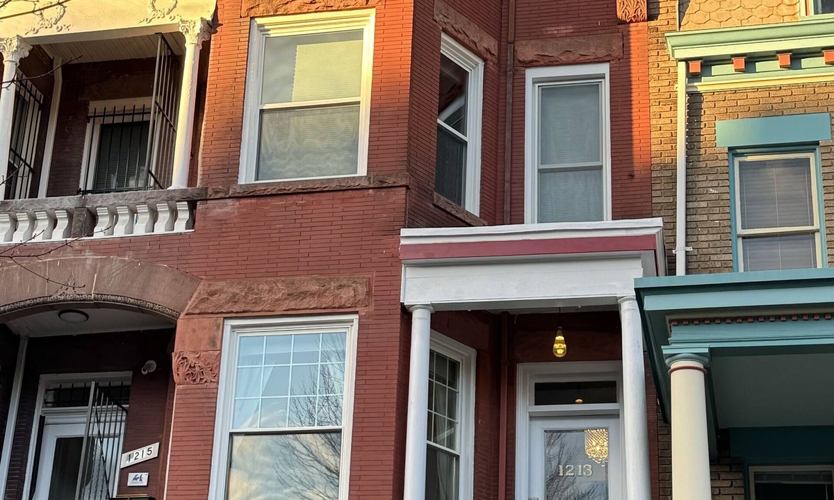 Columbia Heights House | Large 5 Bedroom Townhome 1.6 miles to White House. Near Metro and bus lines