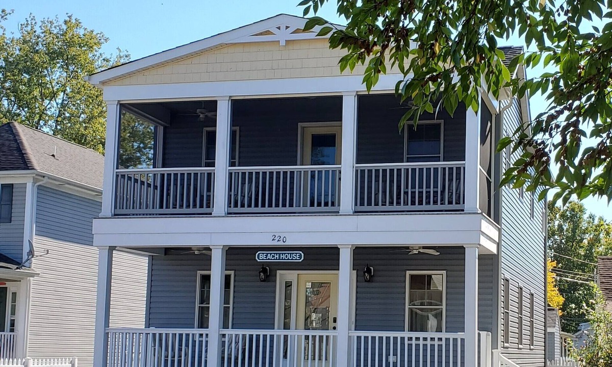 Colonial Beach House | Large Luxury 4 bed/3 bath Beach House-2 Blocks to beach, 1 Block to Bay