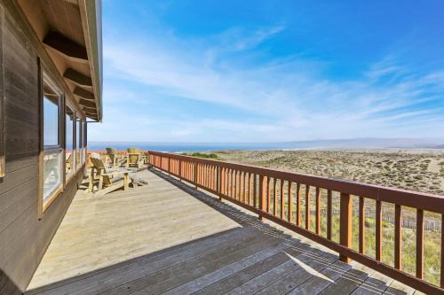 Fort Bragg House | Large Oceanfront Home - Hot Tub Pets OK Deck