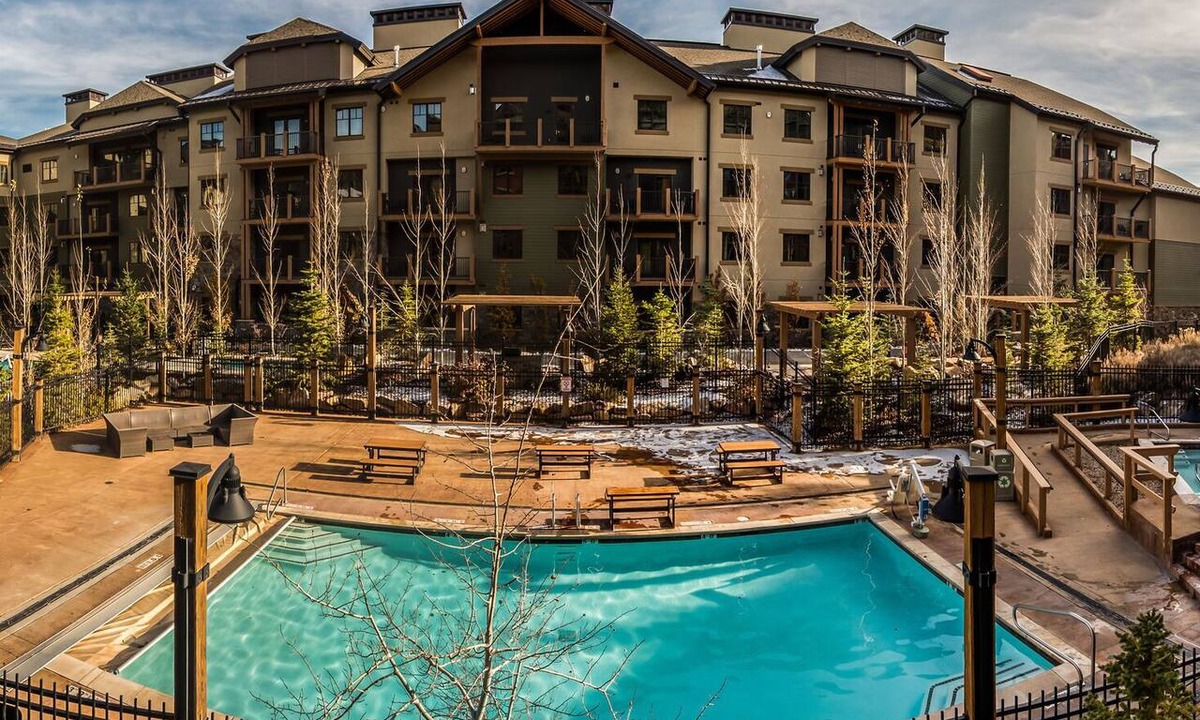 Park City Condo | Large Ski In Ski Out 3 Bedroom+Loft Sleeps 10 Pool Hot Tub Vaulted Ceilings MC10 B