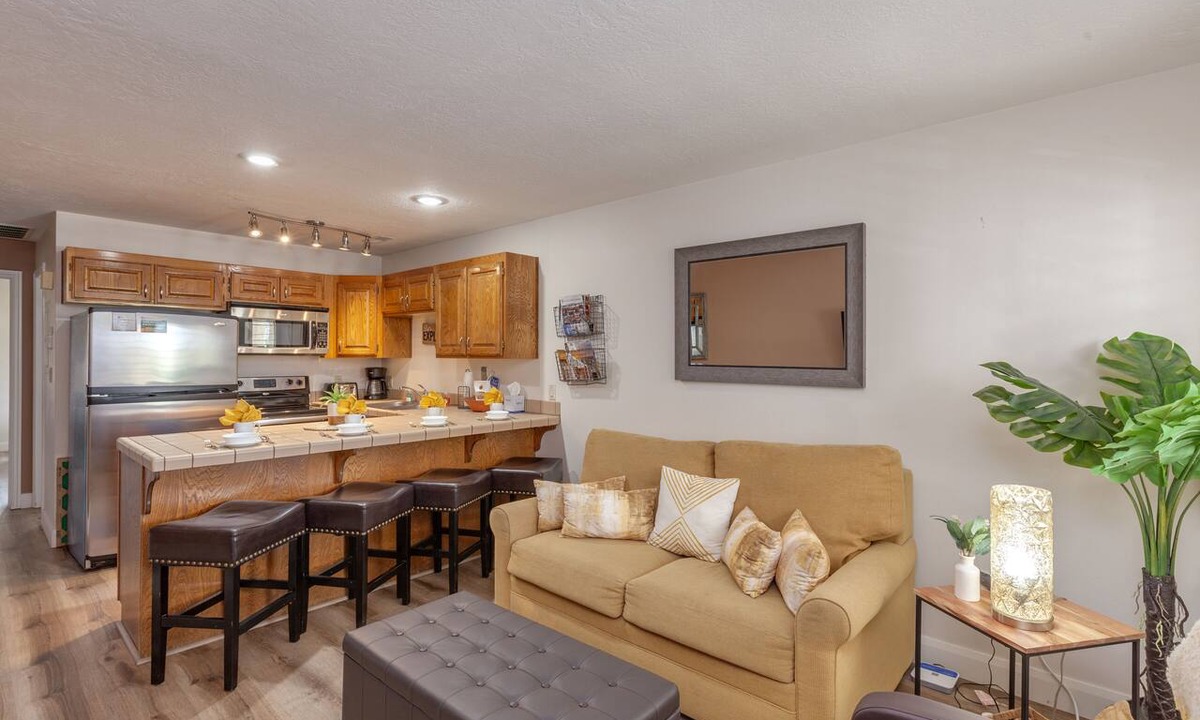 St. George Condo | Las Palmas Resort 124, Mesa Views, Accepts Nightly & Monthlies, Grill, and fully stocked kitchen