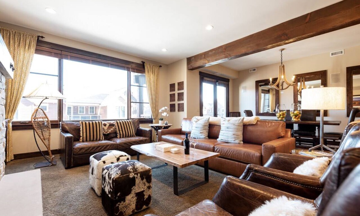 North Park City Condo | Last-Minute Savings! Ski Access, On-site Chair Lift and Hot Tub!
