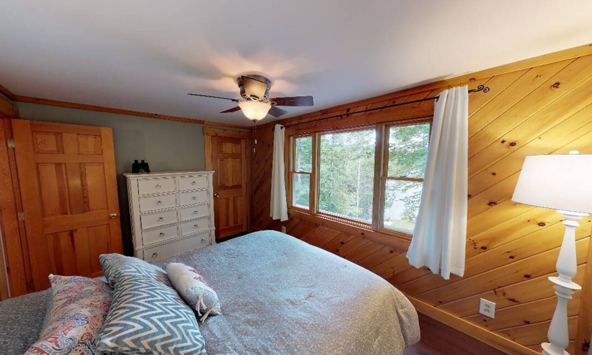 Greenville Cottage | Lazy Cove Cottage (Waterfront on Moosehead Lake!)