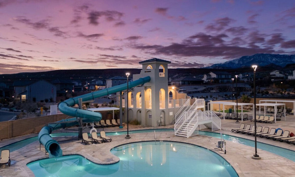 Washington Villa | Lazy River, Foosball, Ping Pong & Fire Pit by Zion