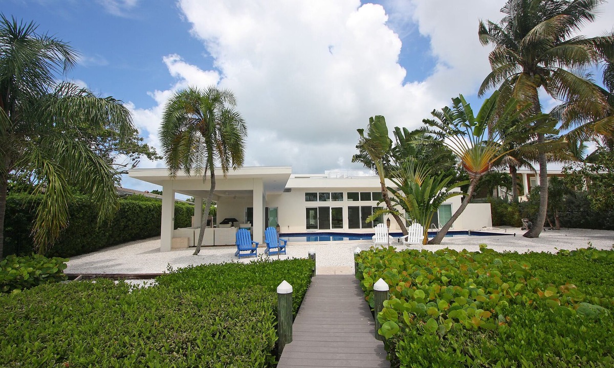 Lido Shores House | Lido Key Luxury Pool Home–Perfect for Families Lido Shores Sanctuary by RVA