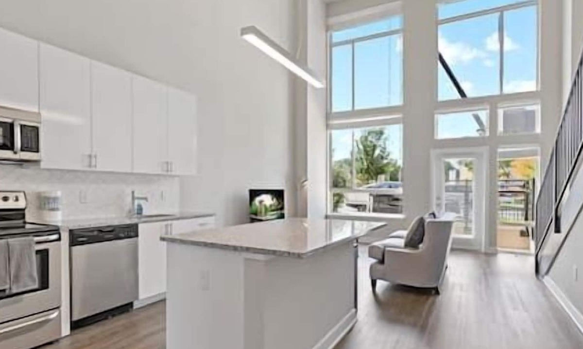 Tysons Apartment | Life at The Top | Luxury | Loft | Pool | Lifestyle