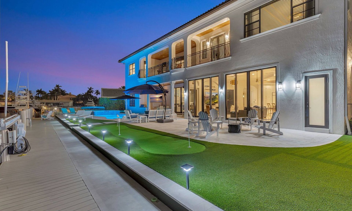 Lighthouse Point Villa | Lighthouse 6 BR Mansion, 90ft waterfront dock, heated pool, hot tub and more!