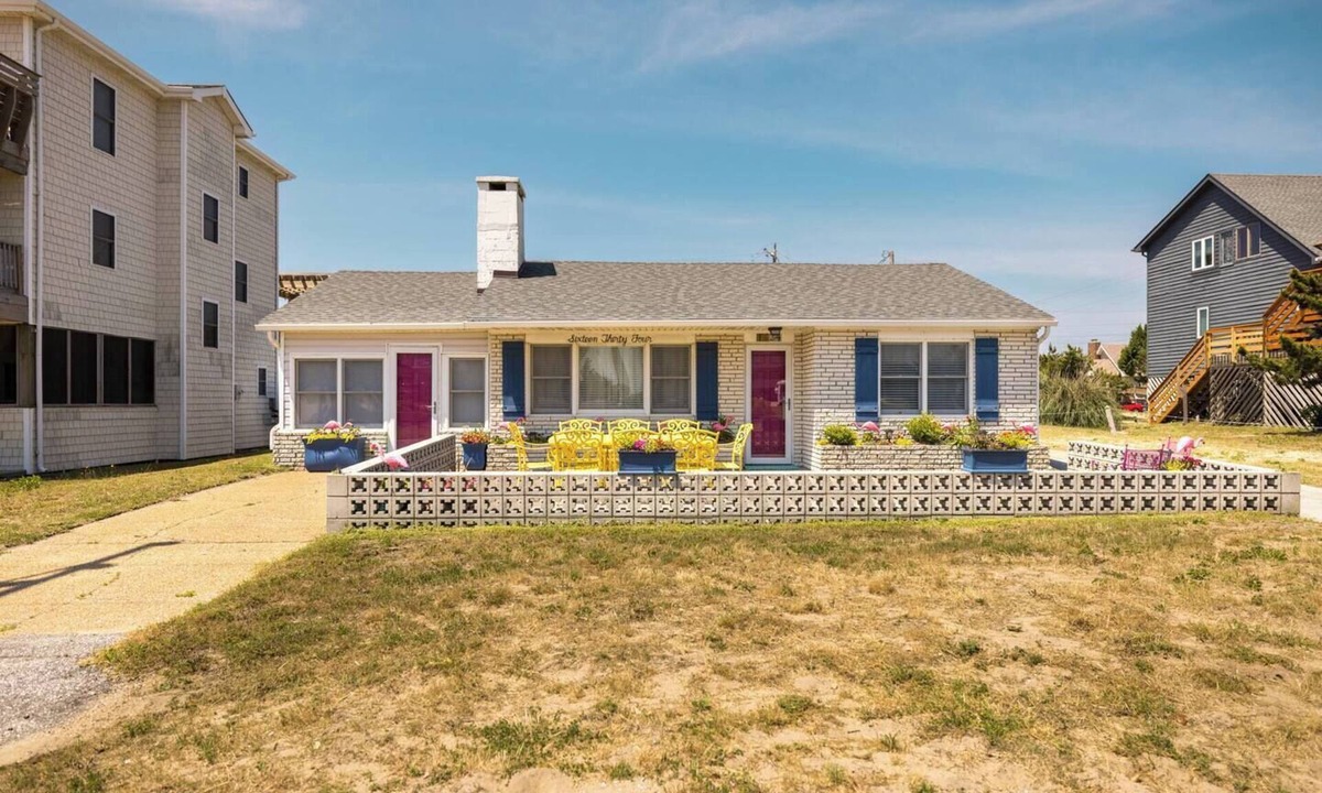 Kill Devil Hills Cottage | Little Pearl- Classic OBX Cottage- Semi Oceanfront