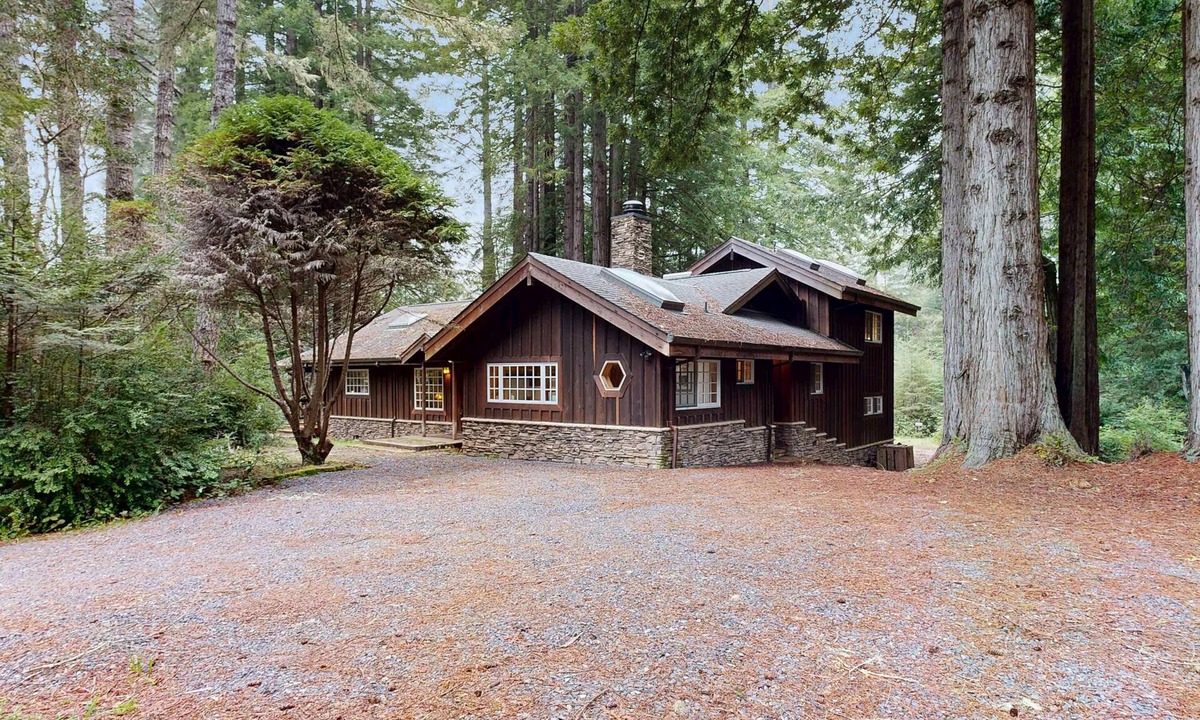 Little River House | Little River Retreat- Dog Friendly with Grill