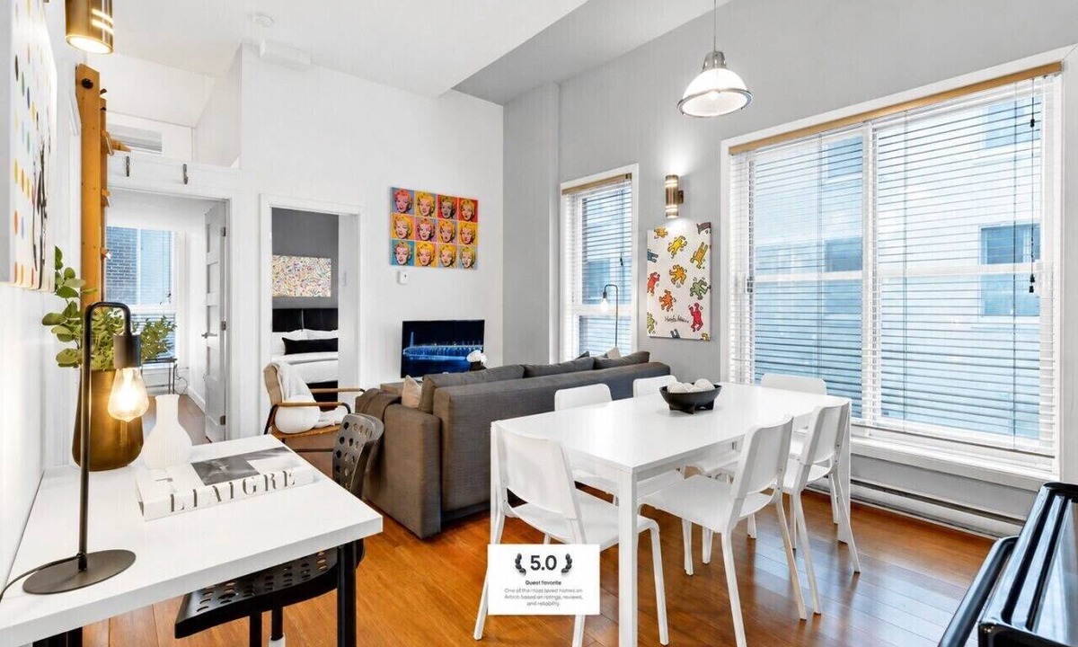 Milton Park Apartment | LiV MTL Main Plateau Urban Suites Near Downtown Montreal
